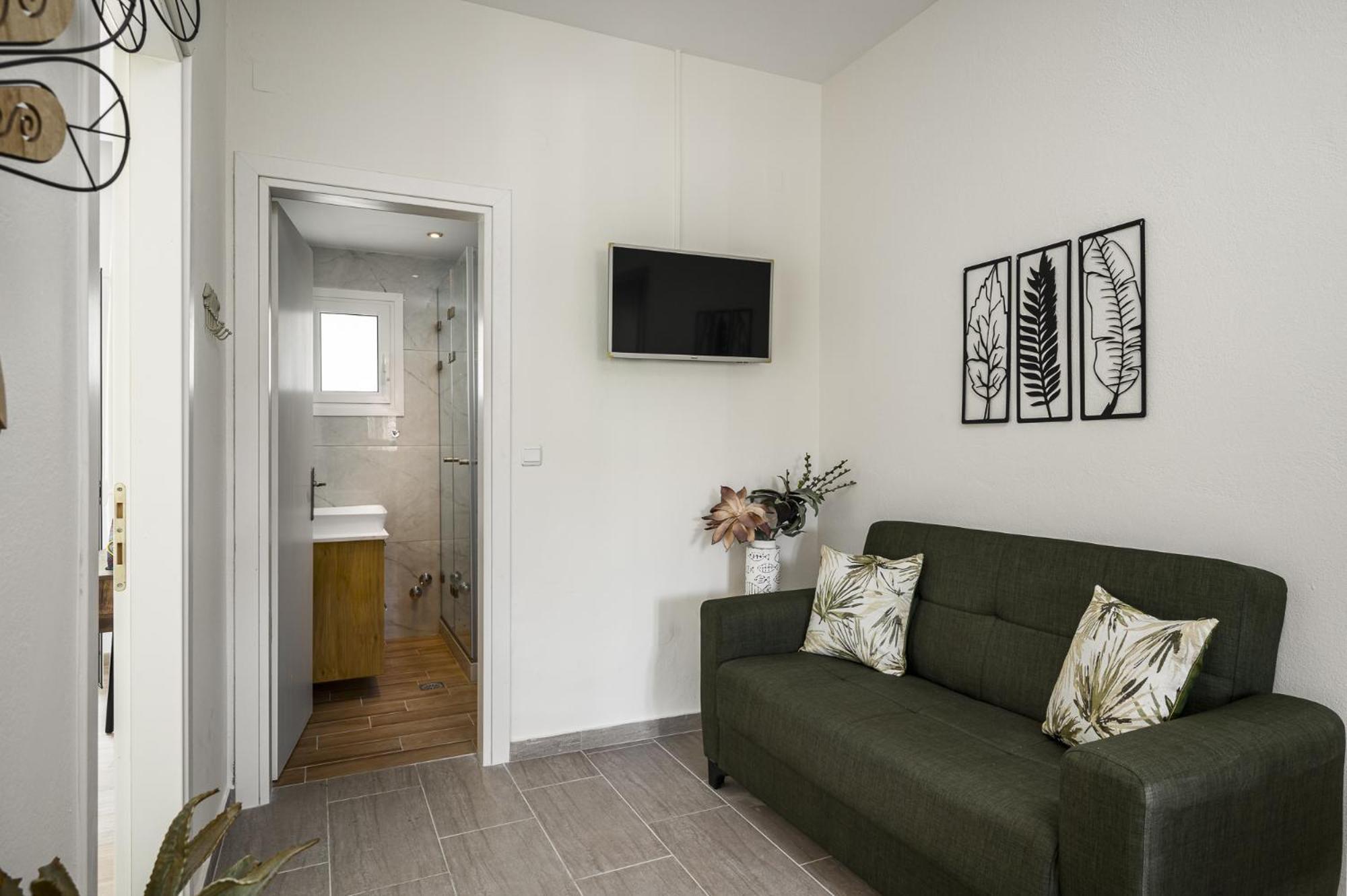 Pool Apartments, Elena & Maria By Konnect Appartement Ýpsos