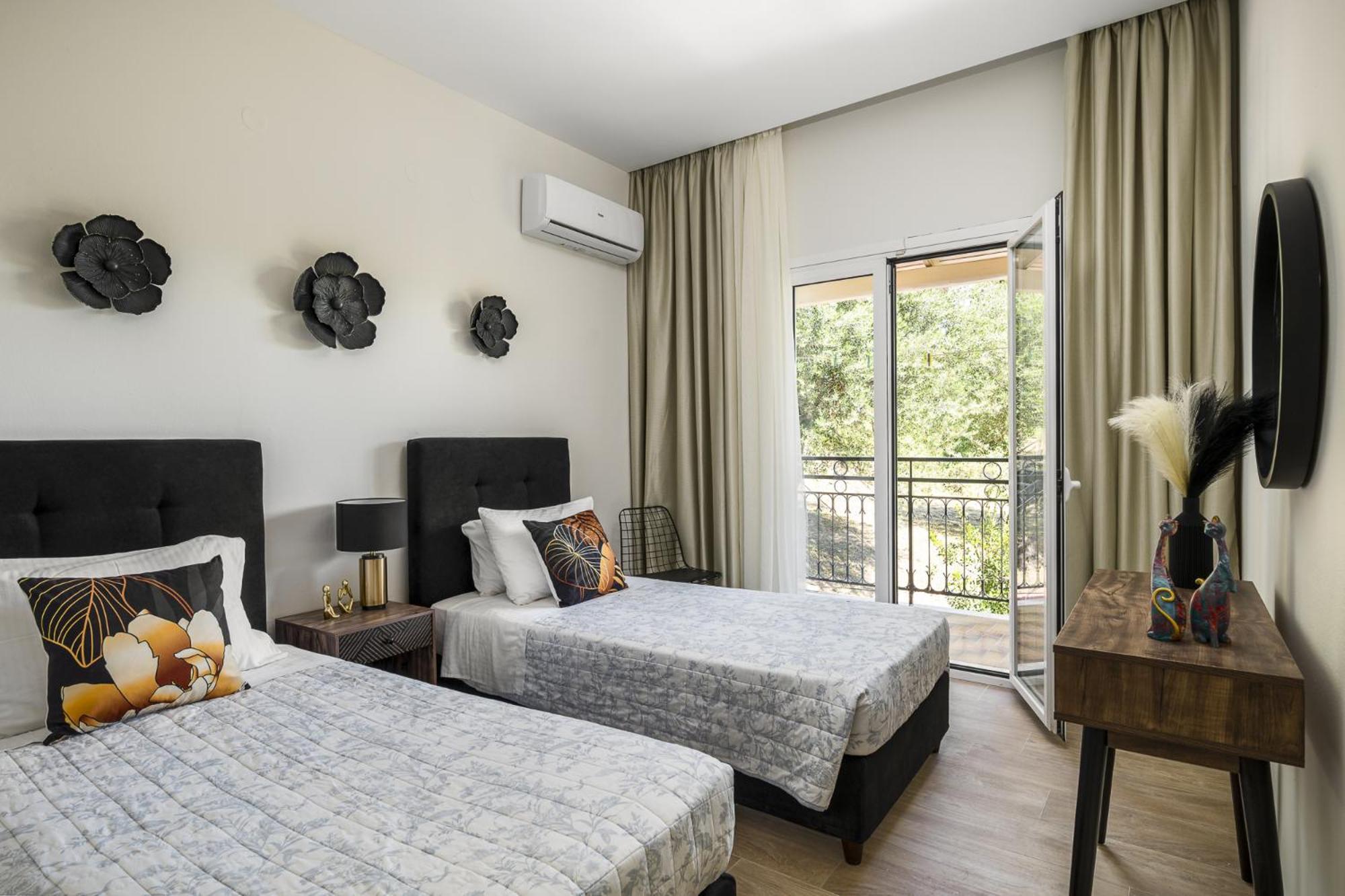 Pool Apartments, Elena & Maria By Konnect Apartament